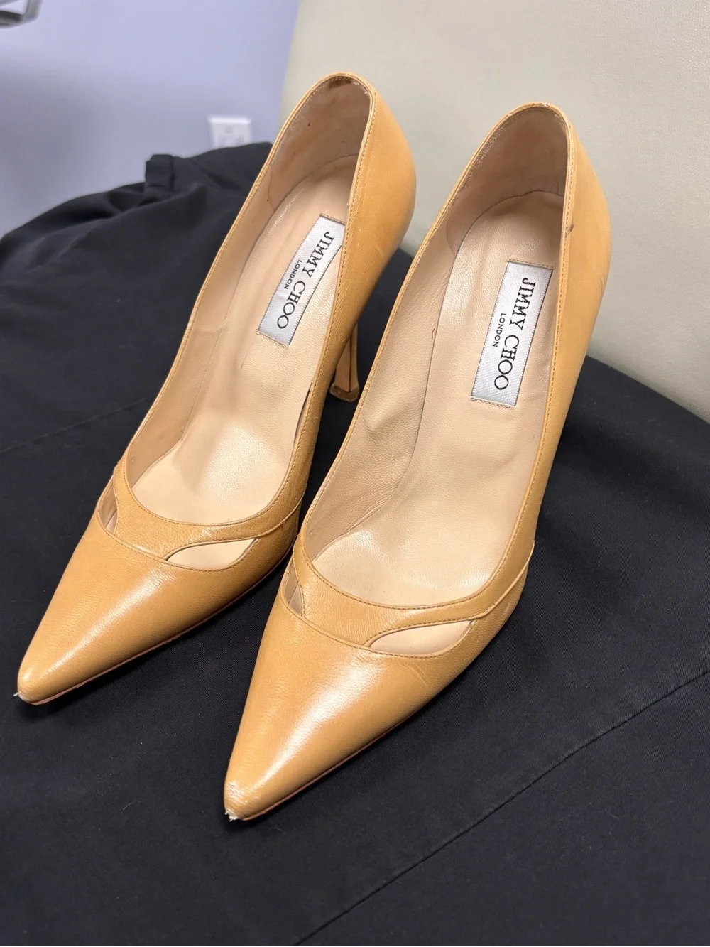 Jimmy Choo Tan Leather Pointed-Toe Pumps EU 38.5 US 8 With a 4” heel